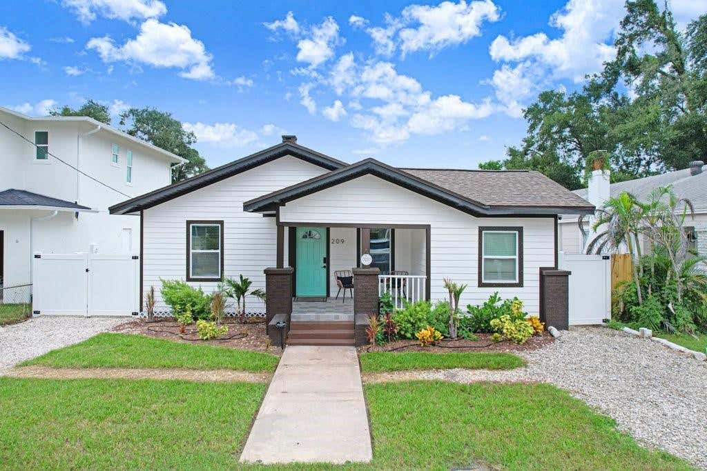 Photo of 209 W Hiawatha Street, Tampa, FL 33604 (MLS # TB8535812)