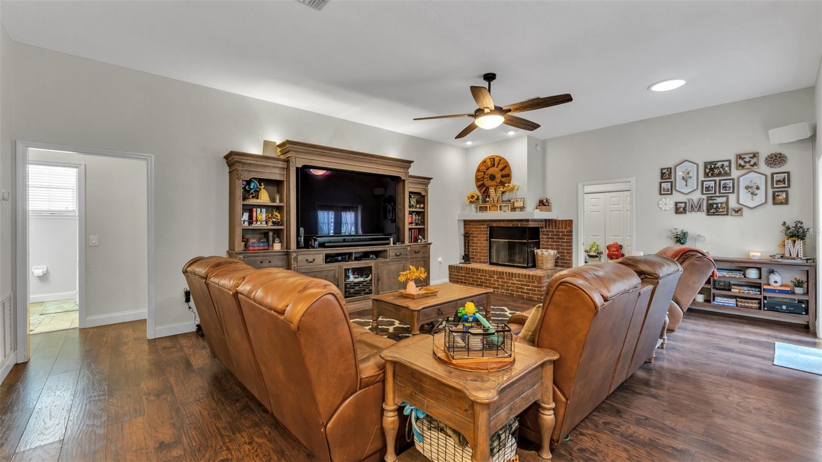 LONGWOOD OAKS PH 02 - Residential