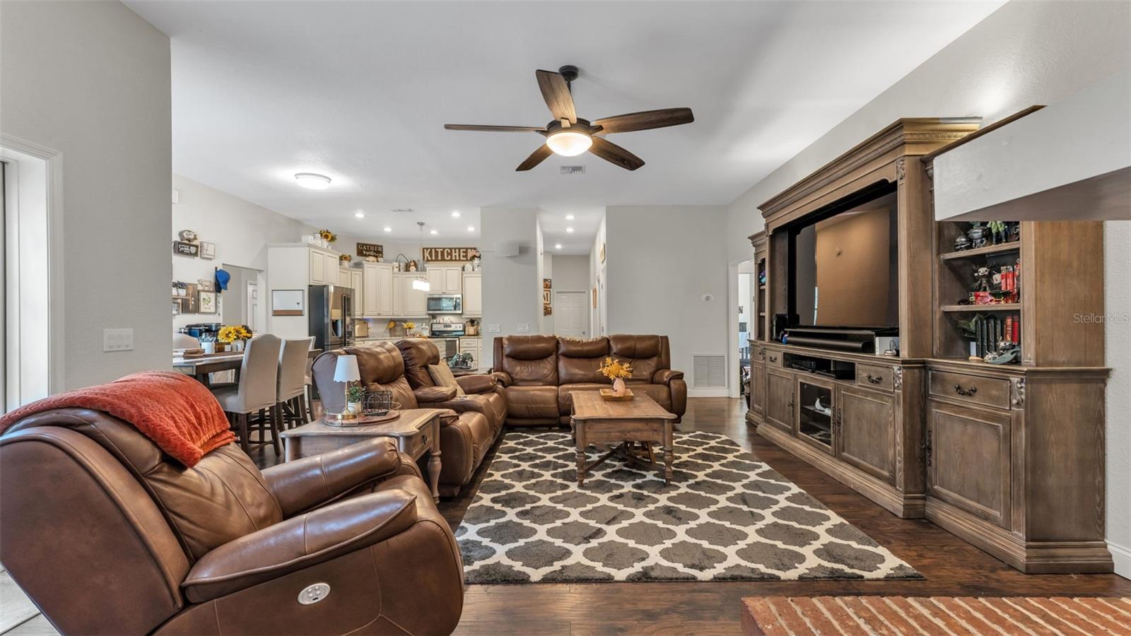 LONGWOOD OAKS PH 02 - Residential