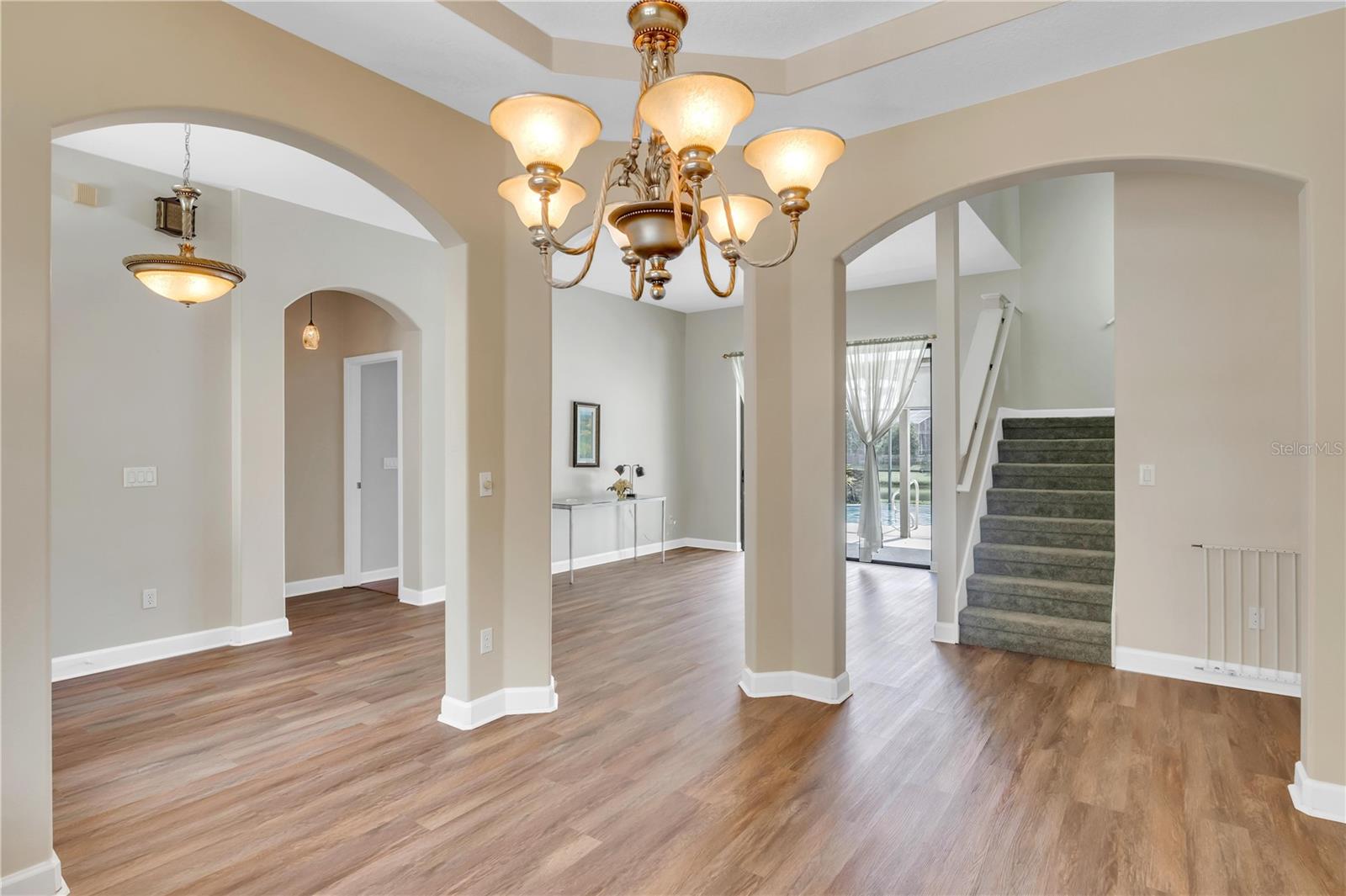 713 CEDARWOOD COURT