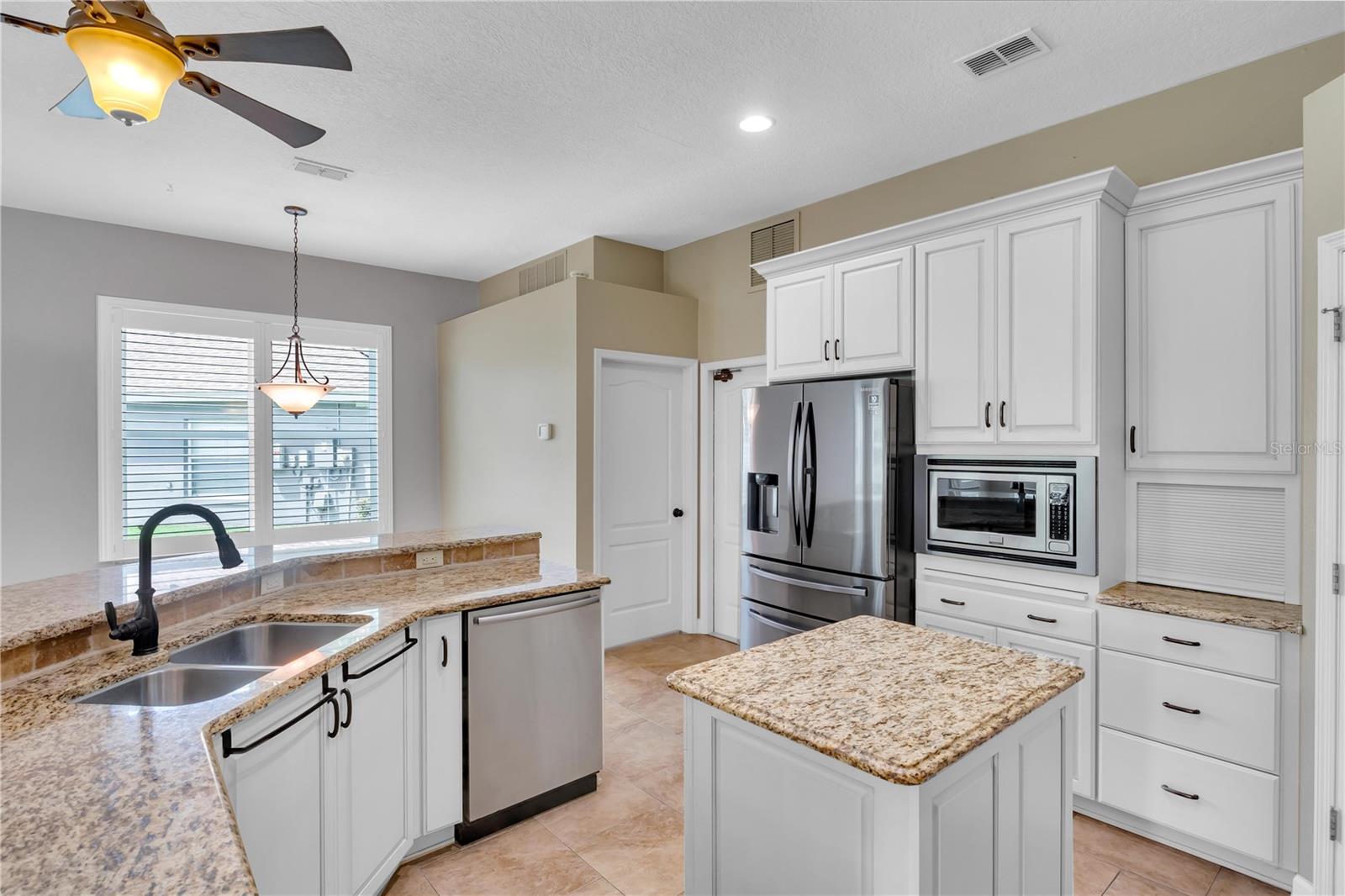 713 CEDARWOOD COURT