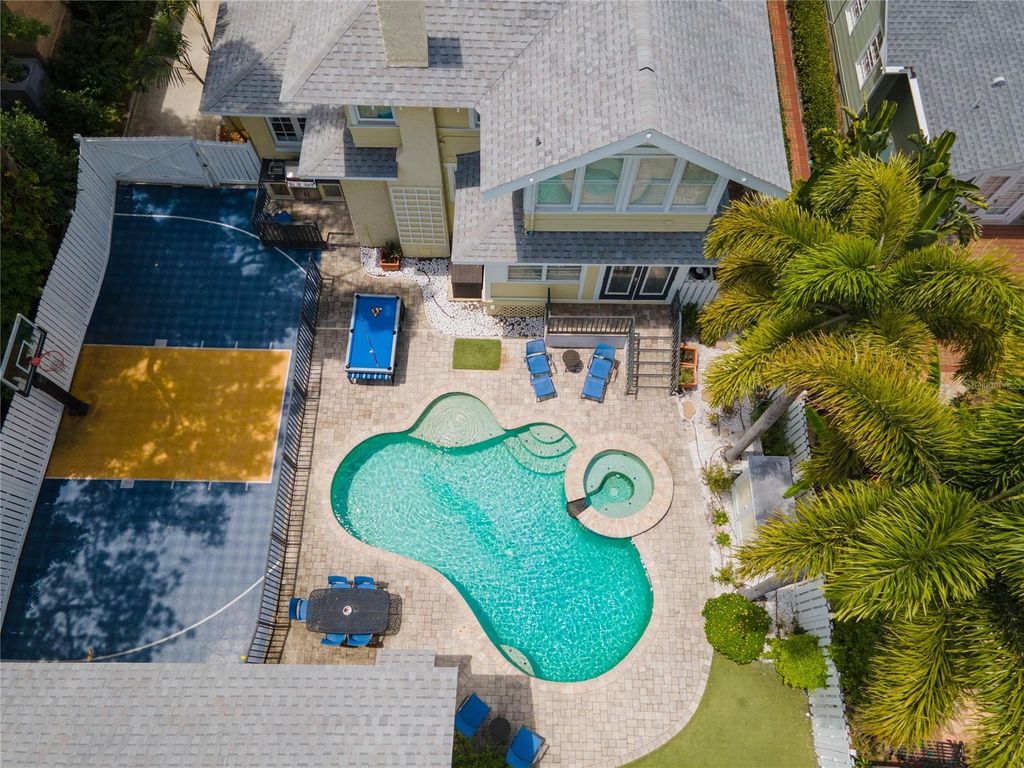 Photo of 814 S Willow Avenue, Tampa, FL 33606 (MLS # TB8501574)