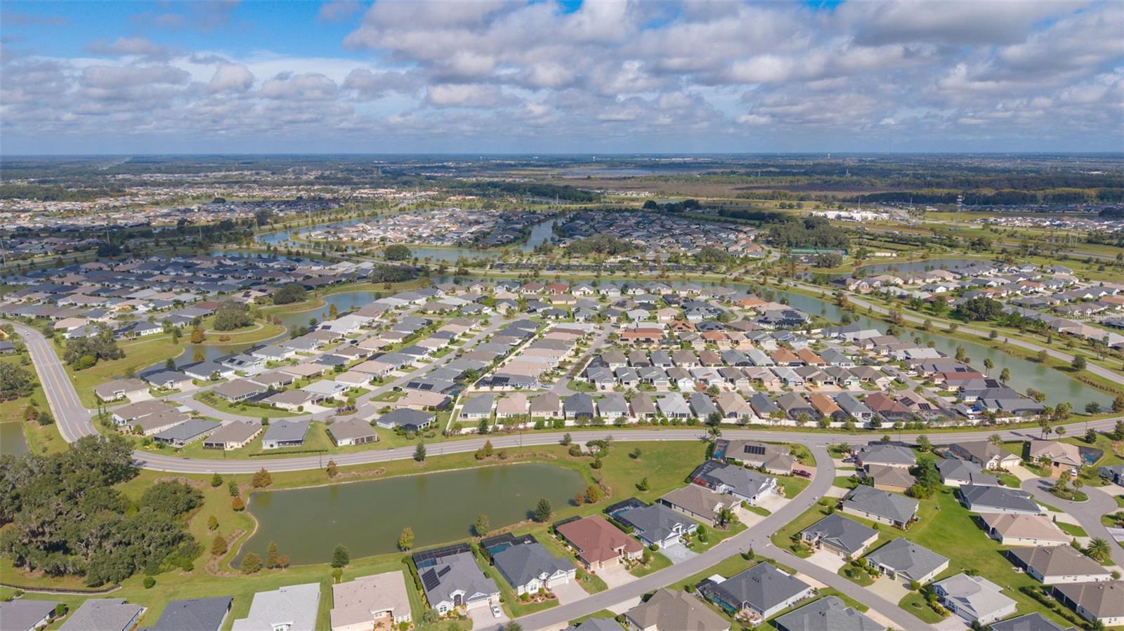 VILLAGES/SOUTHERN OAKS UN 40 - Residential