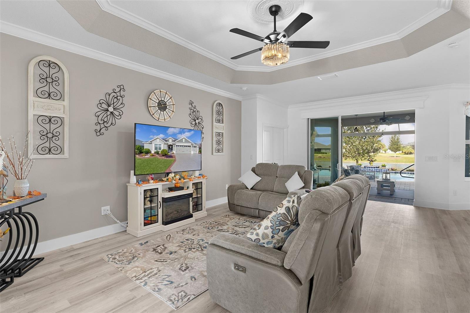 VILLAGES/SOUTHERN OAKS UN 40 - Residential