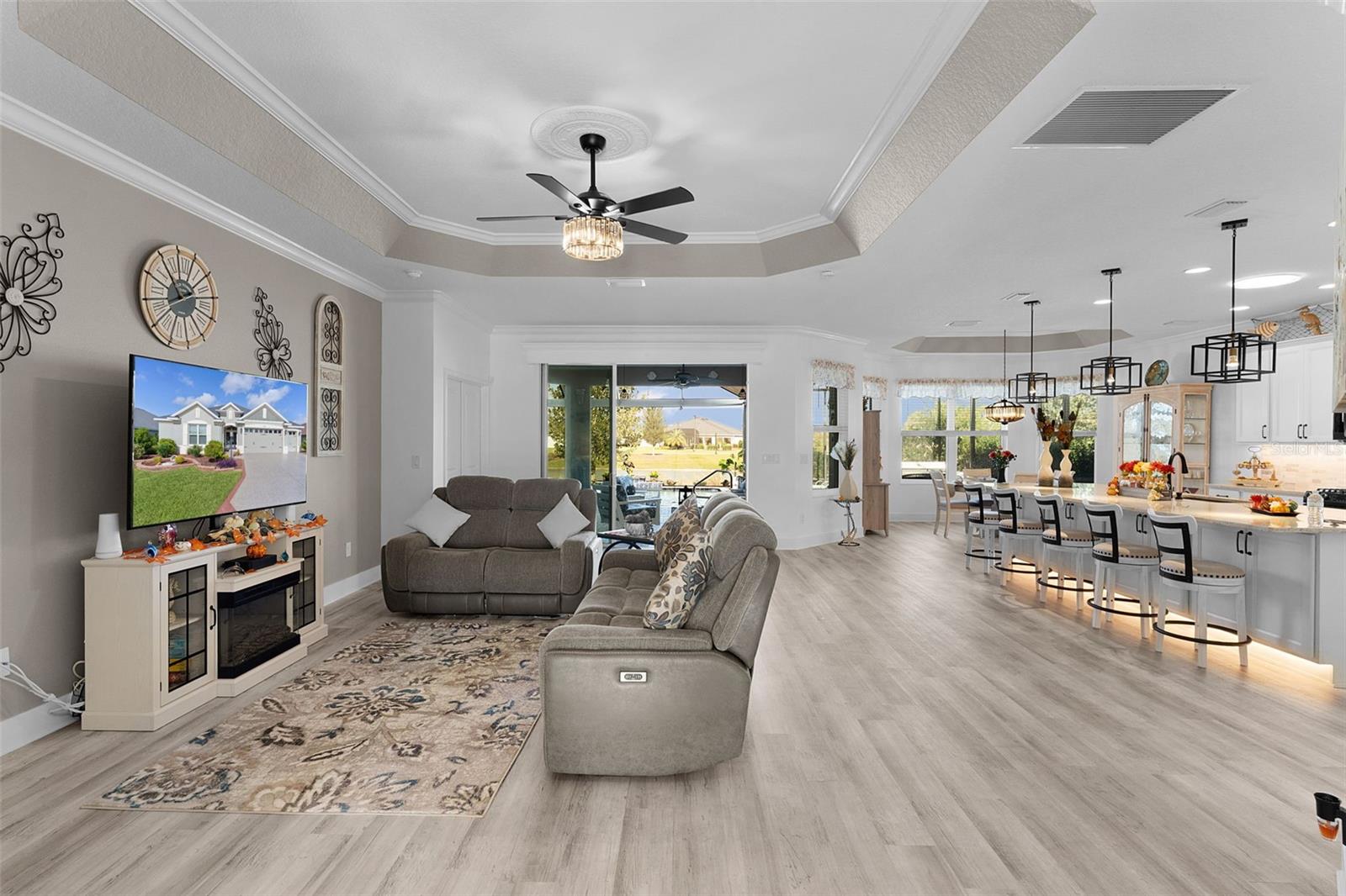 VILLAGES/SOUTHERN OAKS UN 40 - Residential