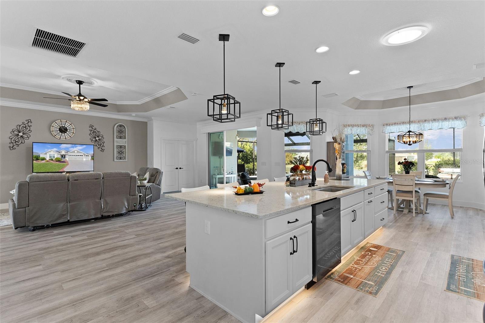 VILLAGES/SOUTHERN OAKS UN 40 - Residential