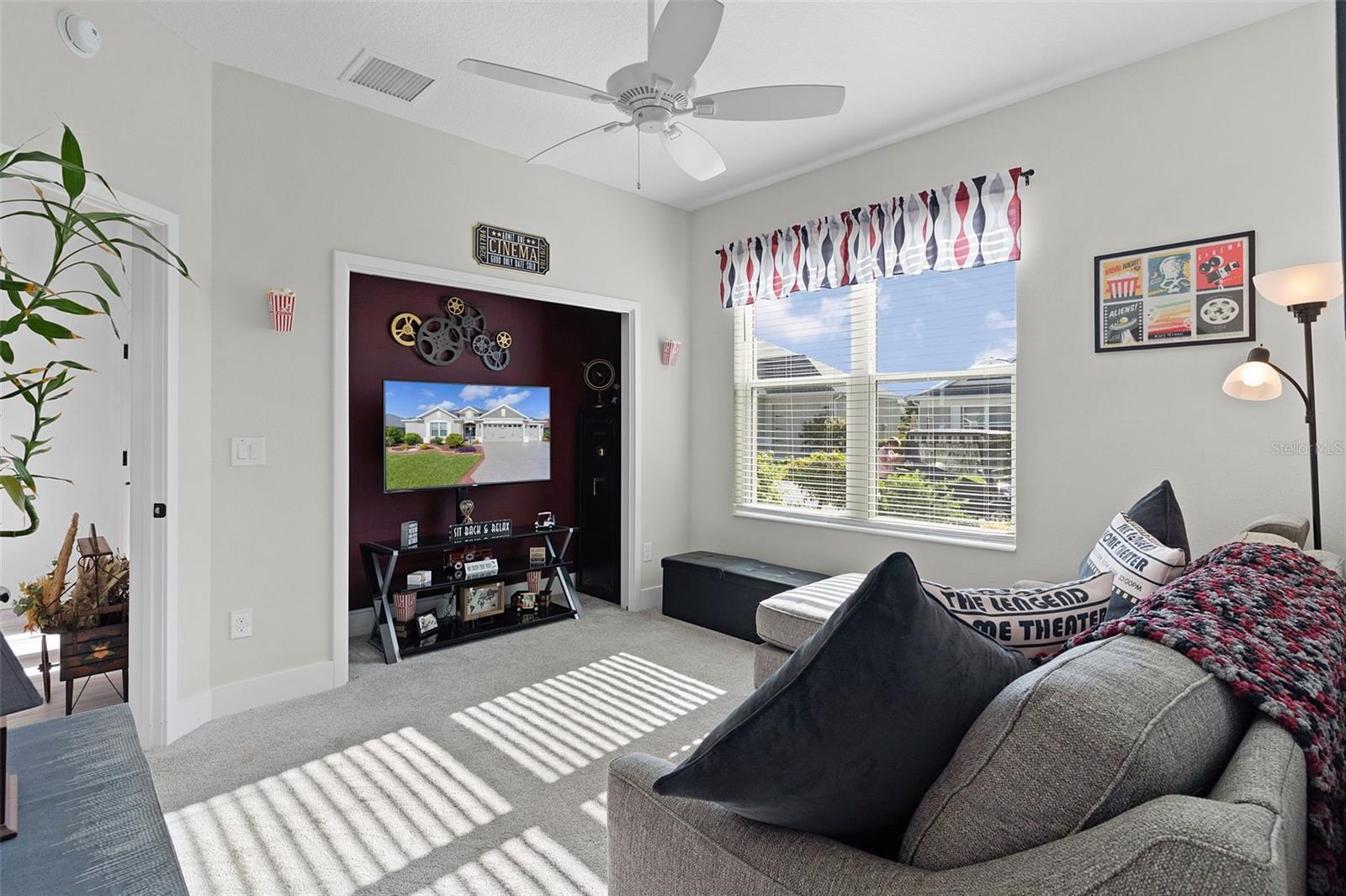 VILLAGES/SOUTHERN OAKS UN 40 - Residential