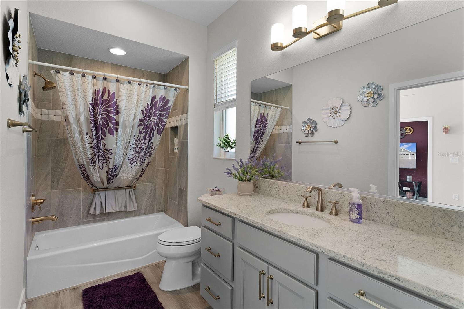 VILLAGES/SOUTHERN OAKS UN 40 - Residential