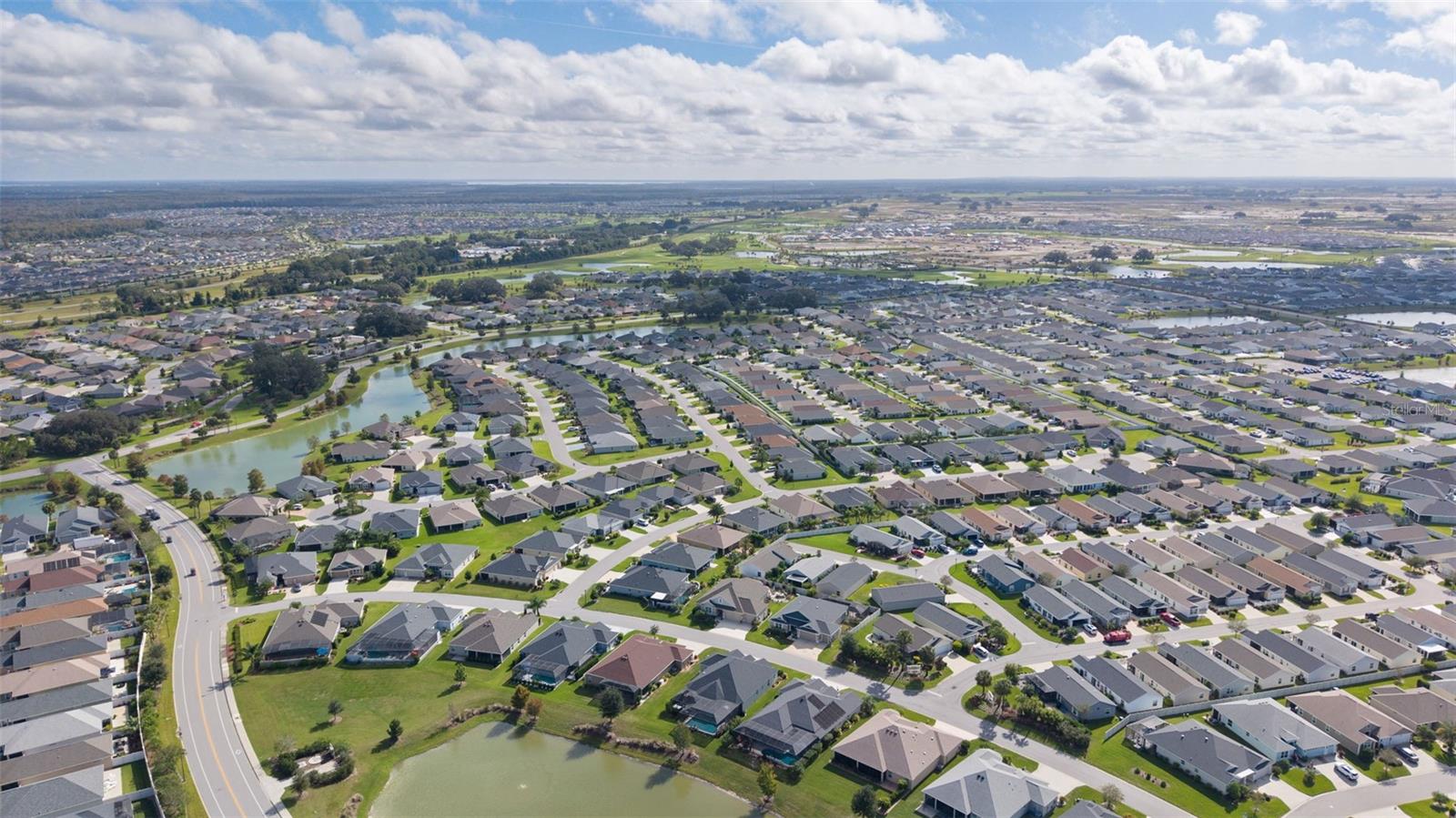 VILLAGES/SOUTHERN OAKS UN 40 - Residential