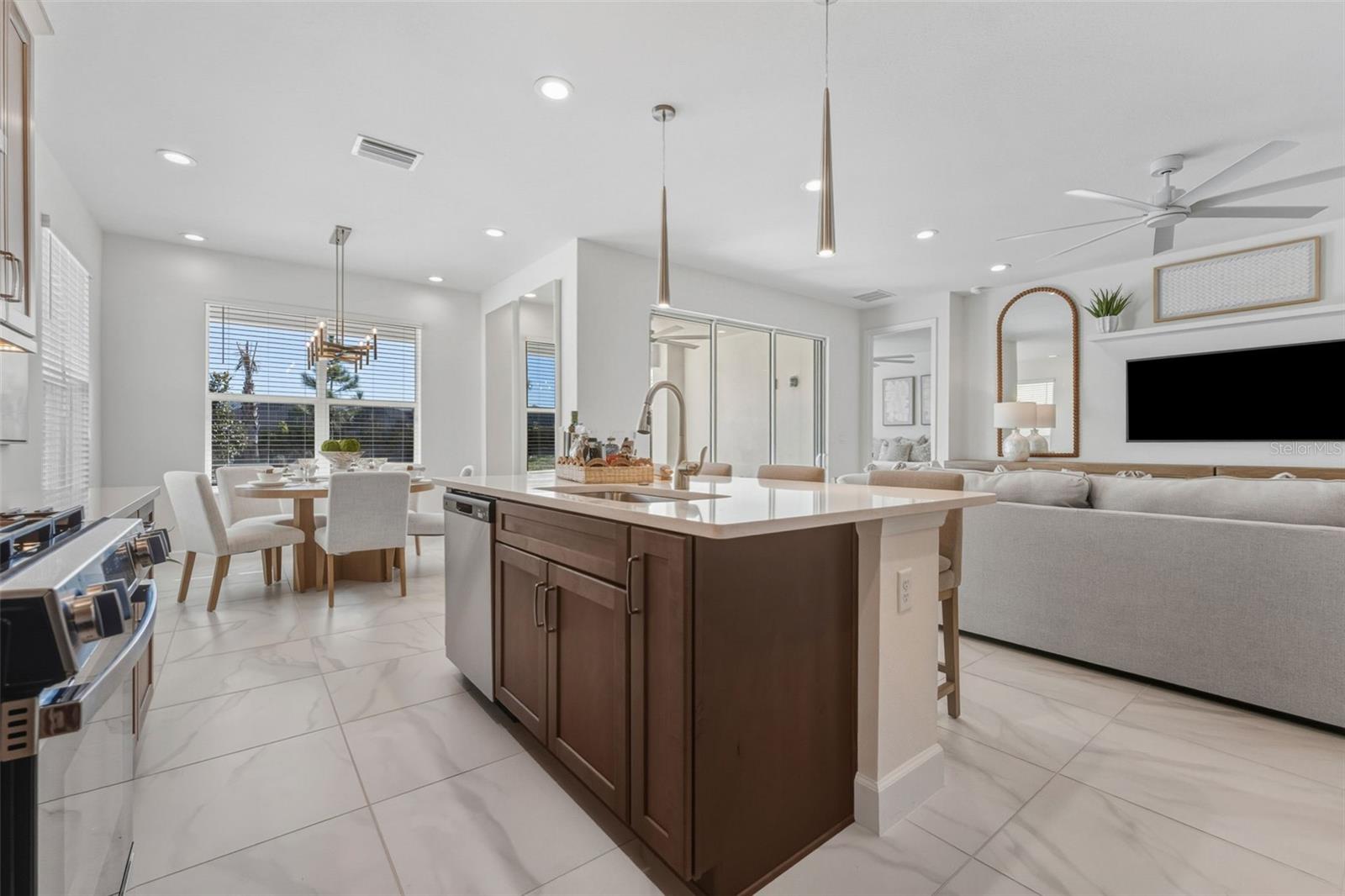 VALENCIA RIDGE - Residential