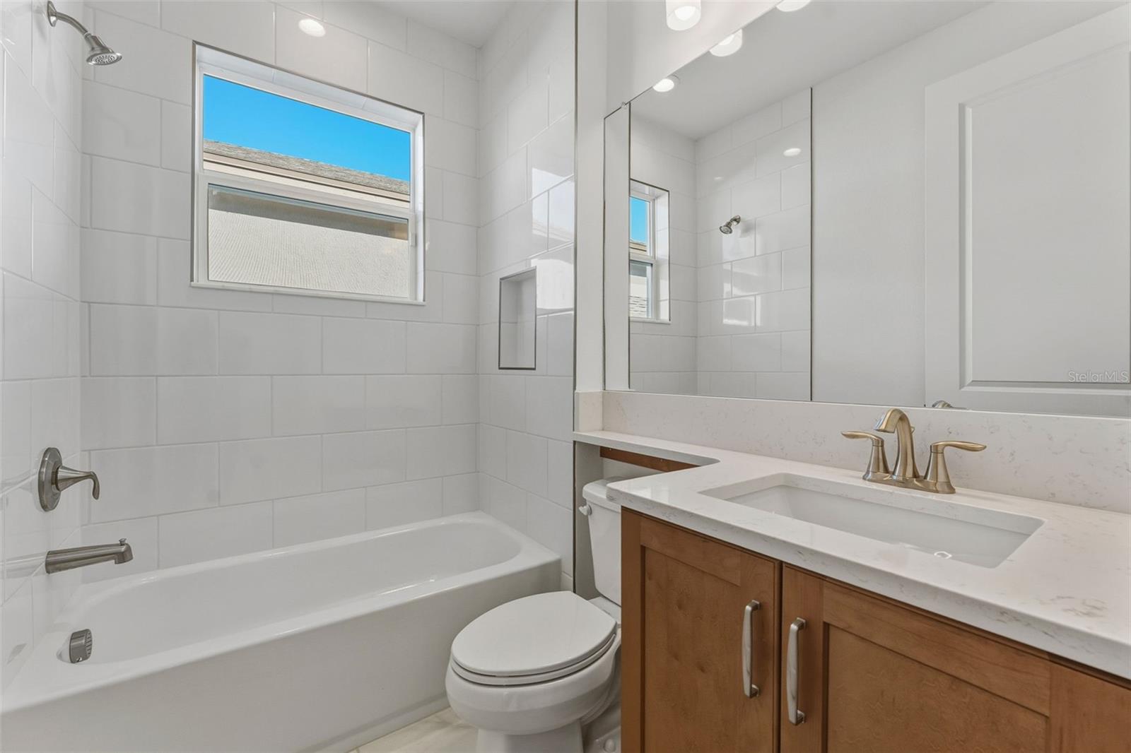 VALENCIA RIDGE - Residential