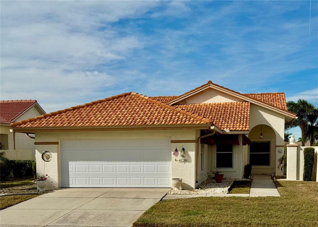 Photo of 4720 Peridia Boulevard E, Bradenton, FL 34203 (MLS # A4701032)