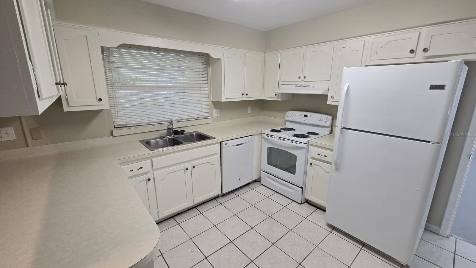 3115 LAKE ARNOLD PLACE