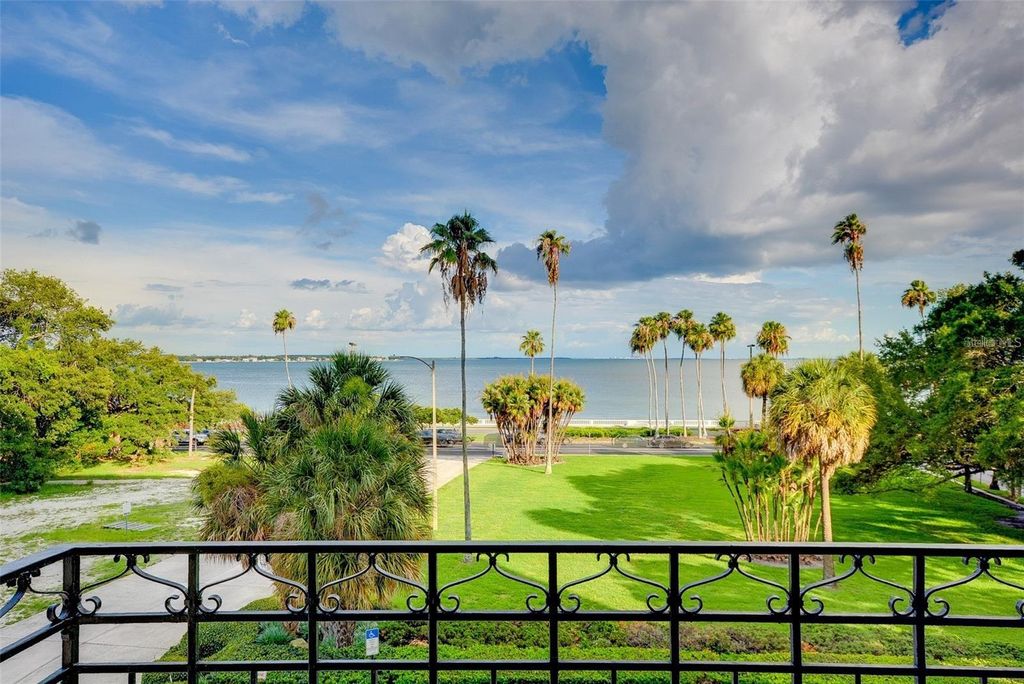 Photo of 2109 Bayshore Boulevard #303, Tampa, FL 33606 (MLS # TB8406765)