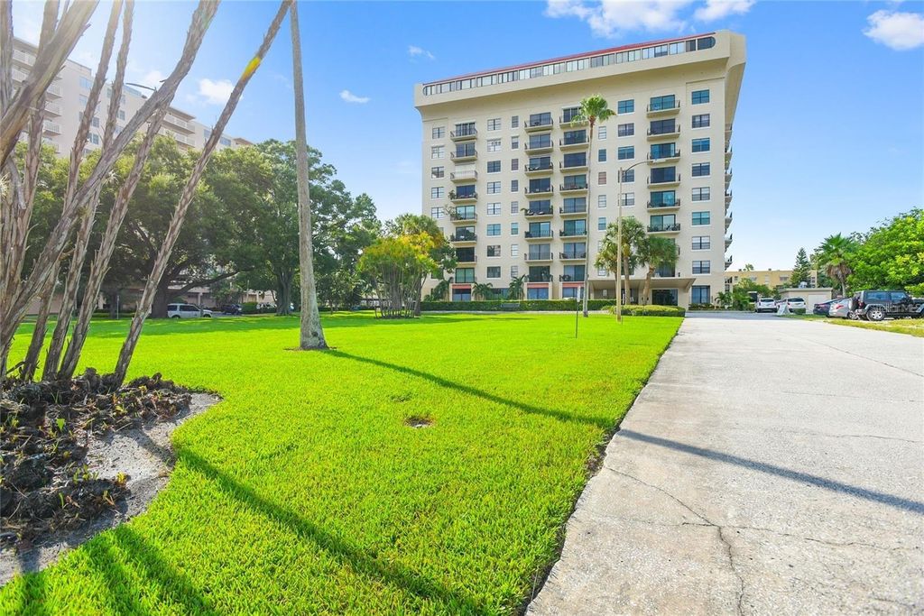 Photo of 2109 Bayshore Boulevard #303, Tampa, FL 33606 (MLS # TB8406765)