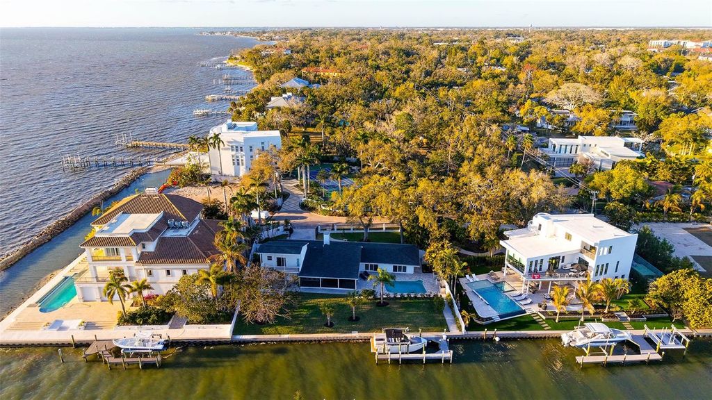 Photo of 940 Alameda Way, Sarasota, FL 34234 (MLS # A4683727)