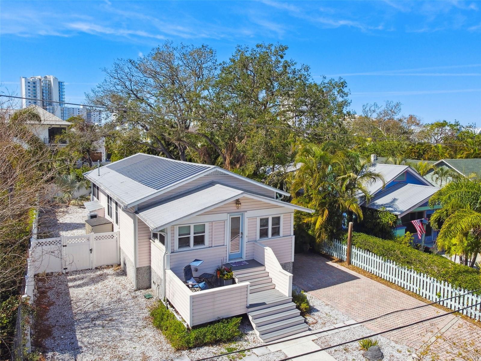 652 OHIO PLACE