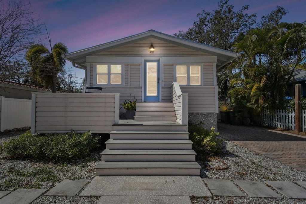 Photo of 652 Ohio Place, Sarasota, FL 34236 (MLS # A4648752)