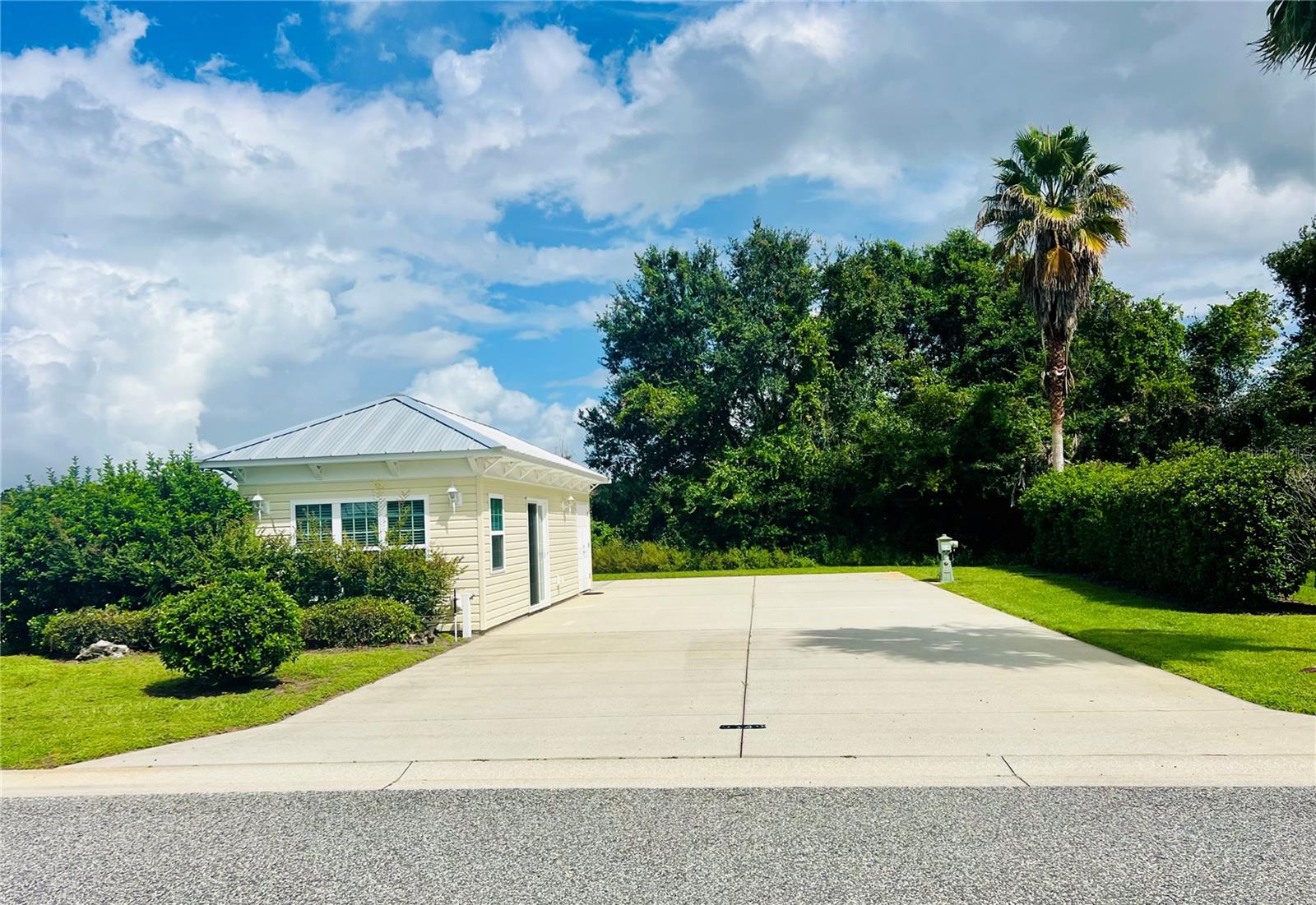 FLORIDA GRANDE MOTOR COACH RESIDENCE - Land