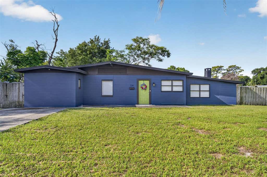 Photo of 224 W Pierce Avenue, Orlando, FL 32809 (MLS # O6426828)