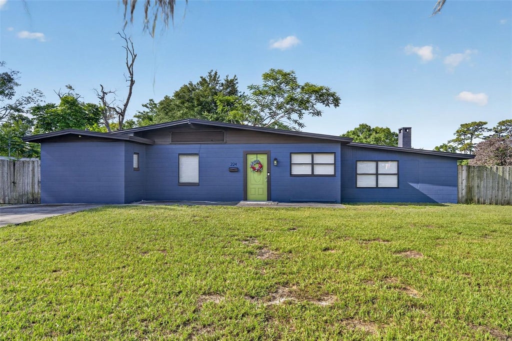 Photo of 224 W Pierce Avenue, Orlando, FL 32809 (MLS # O6426828)
