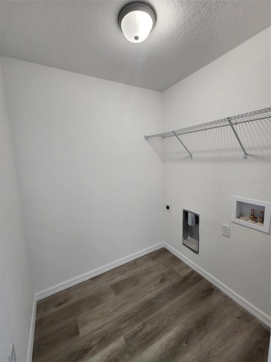 RAINBOW LAKES ESTATE - Residential