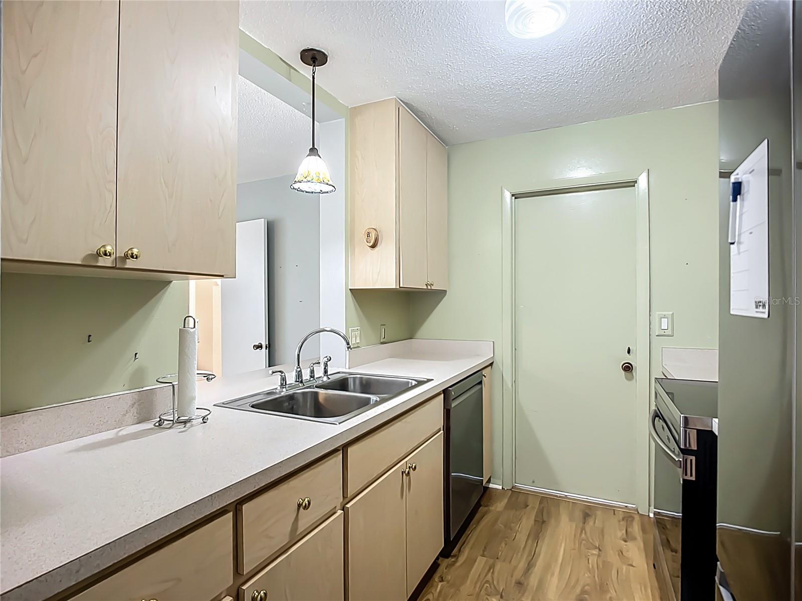 SOUTH VENICE - Residential