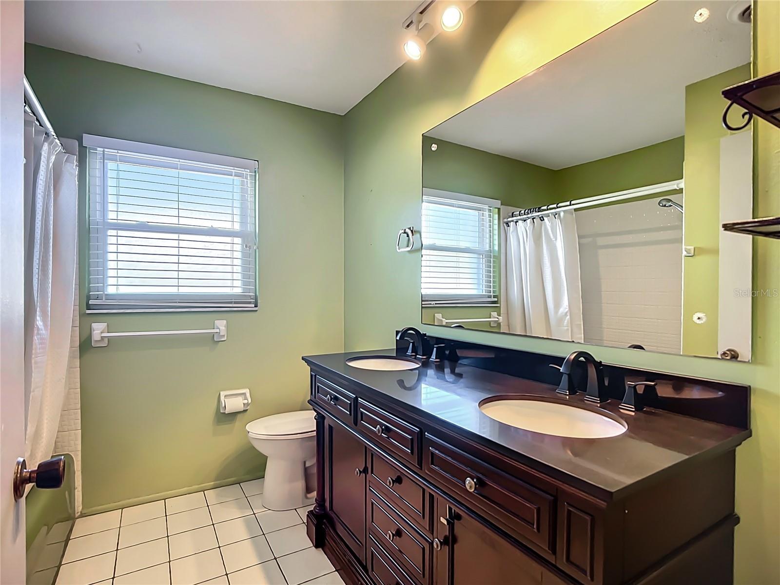 SOUTH VENICE - Residential