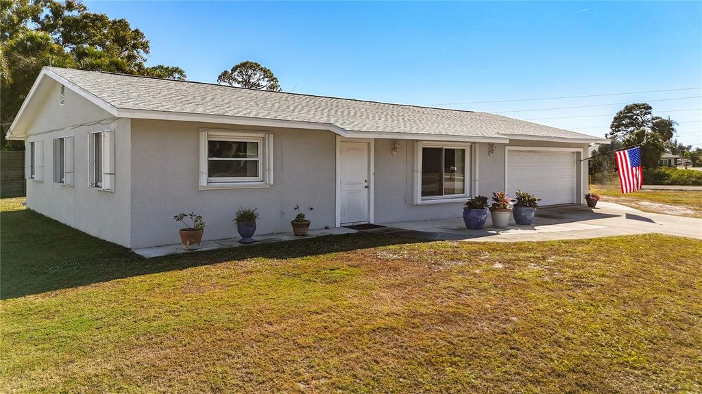 Photo of 595 W Seminole Drive, Venice, FL 34293 (MLS # N6141699)