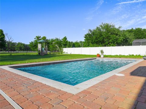 A home in AUBURNDALE