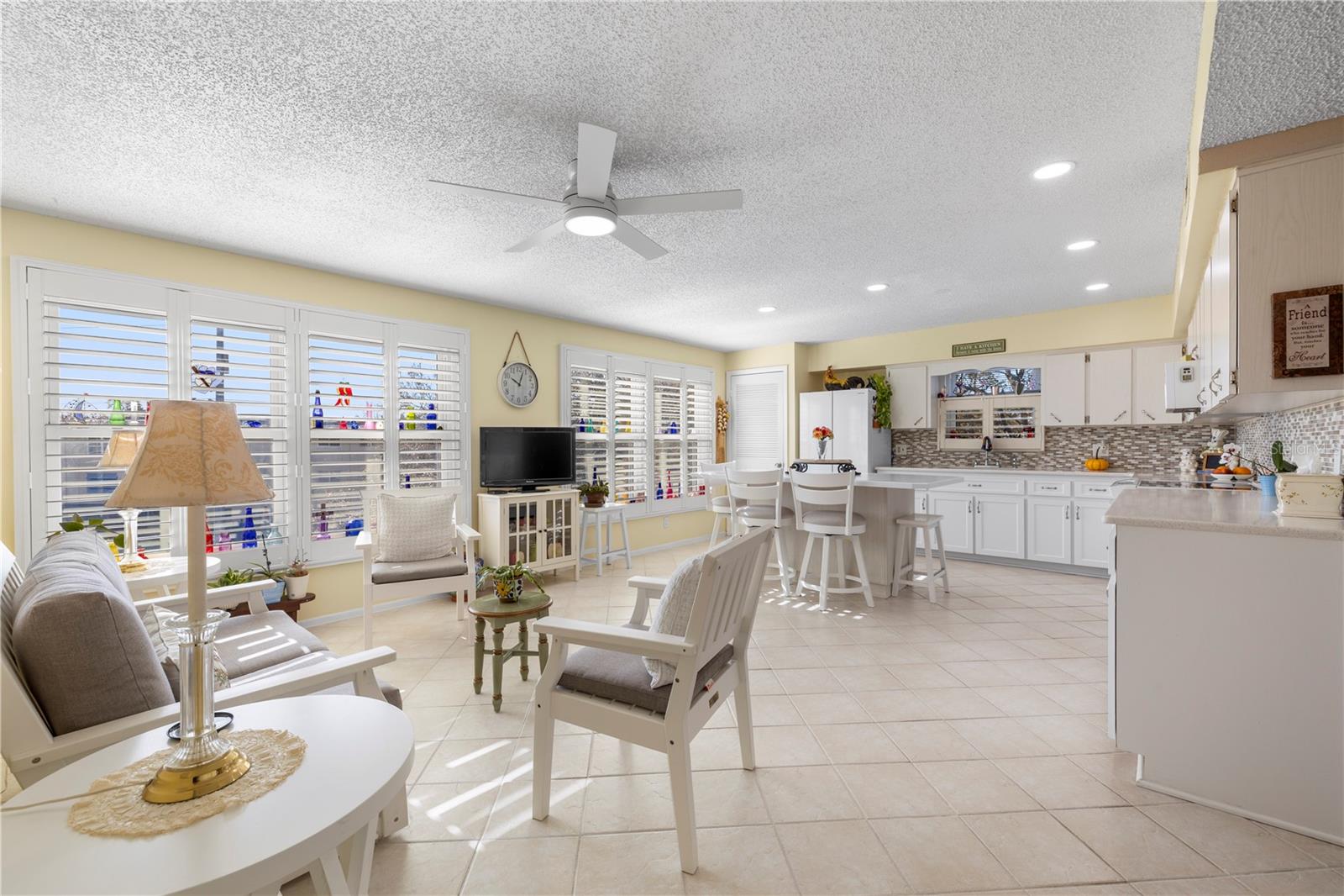 ON TOP OF THE WORLD - Residential