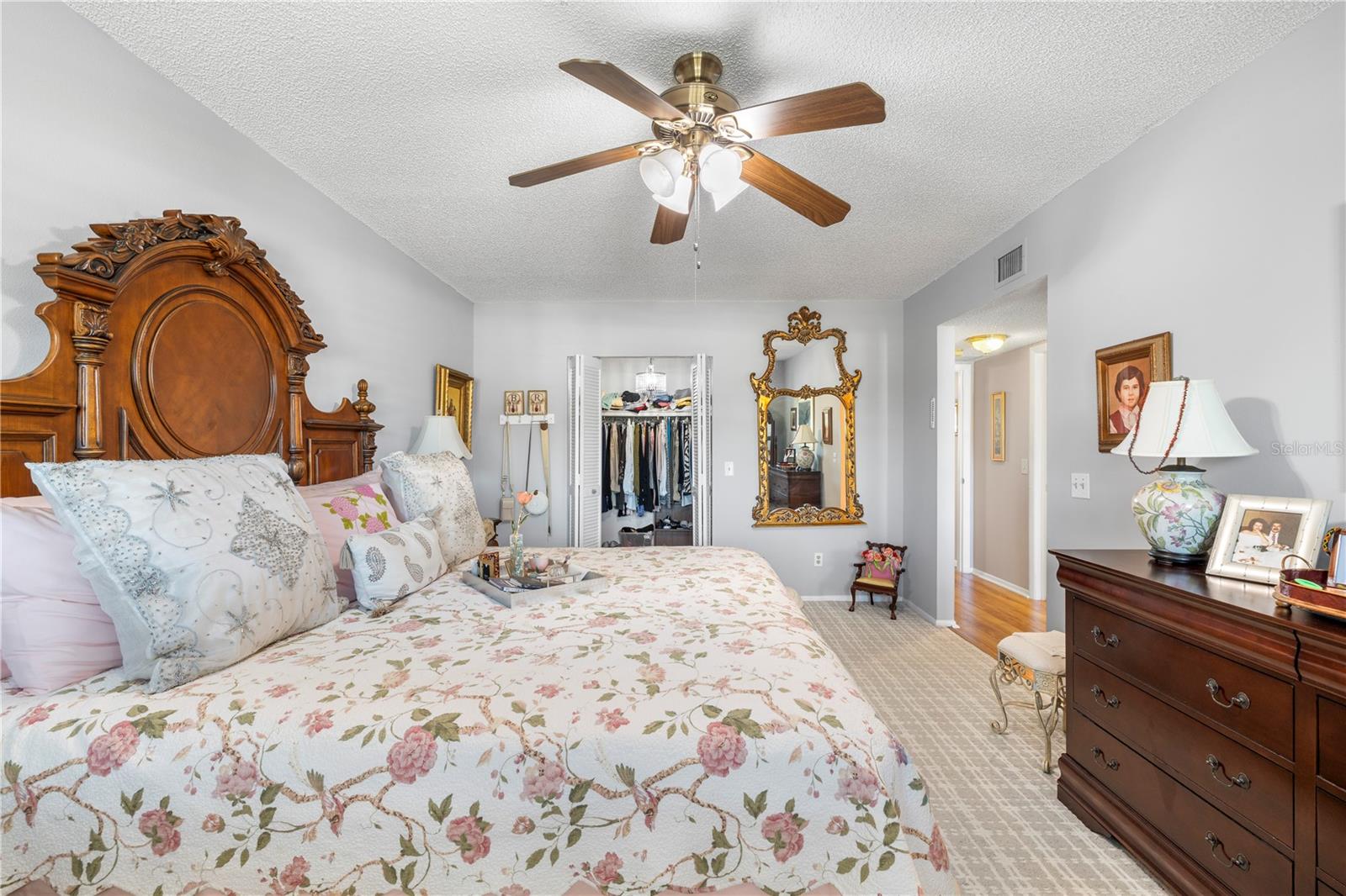 ON TOP OF THE WORLD - Residential