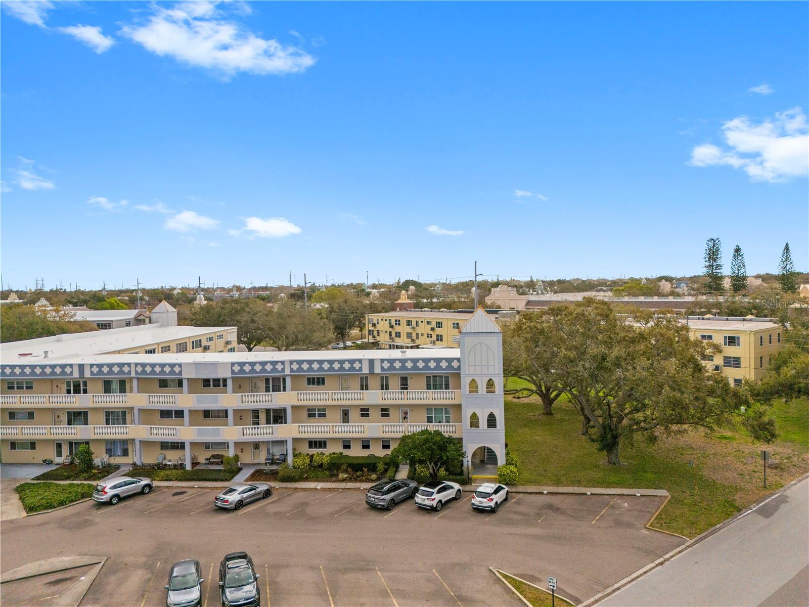 ON TOP OF THE WORLD - Residential