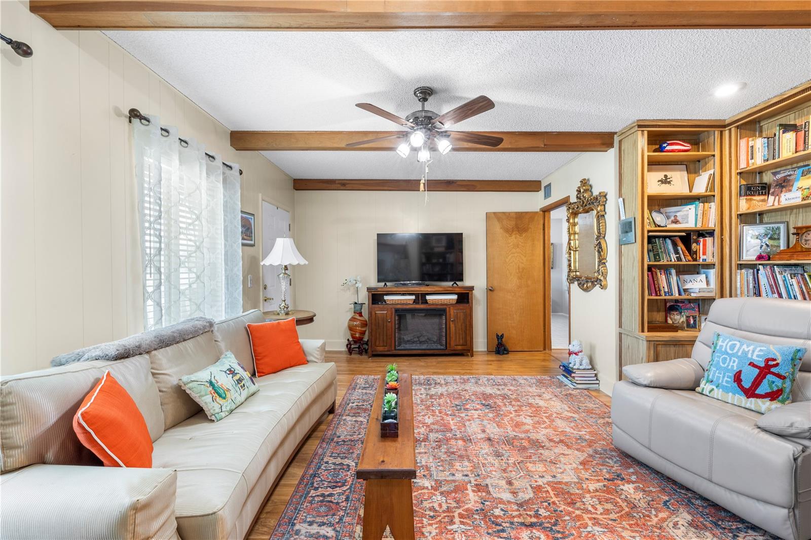 ON TOP OF THE WORLD - Residential