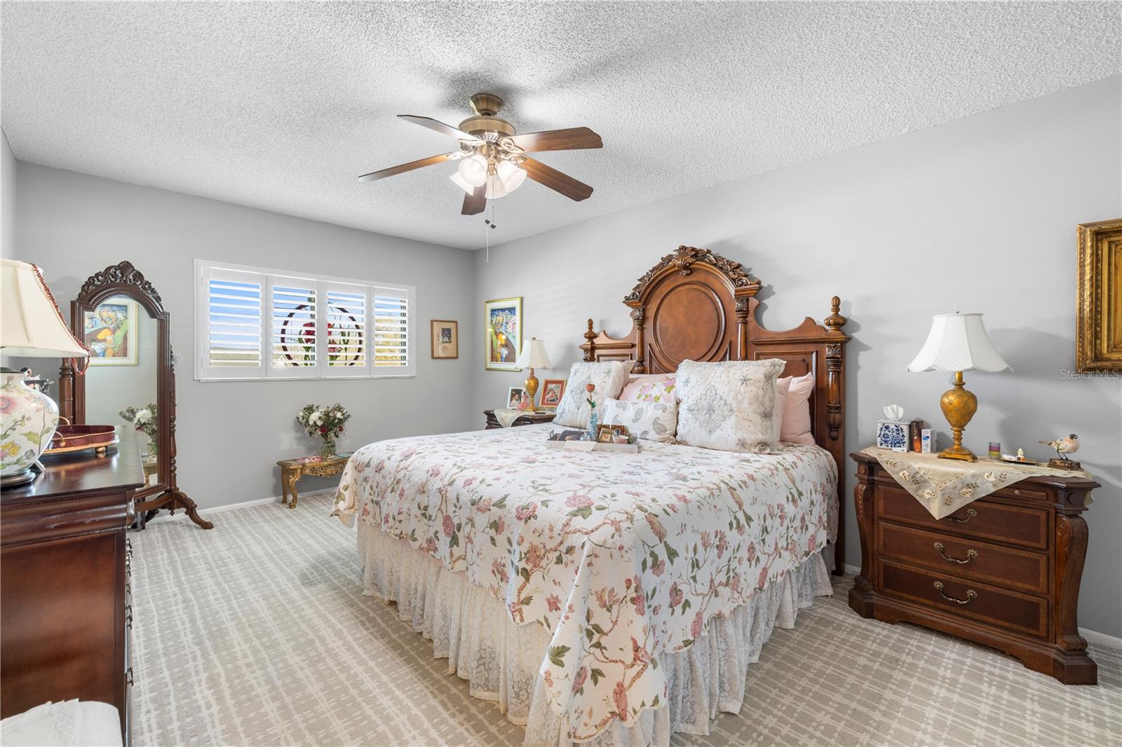 ON TOP OF THE WORLD - Residential