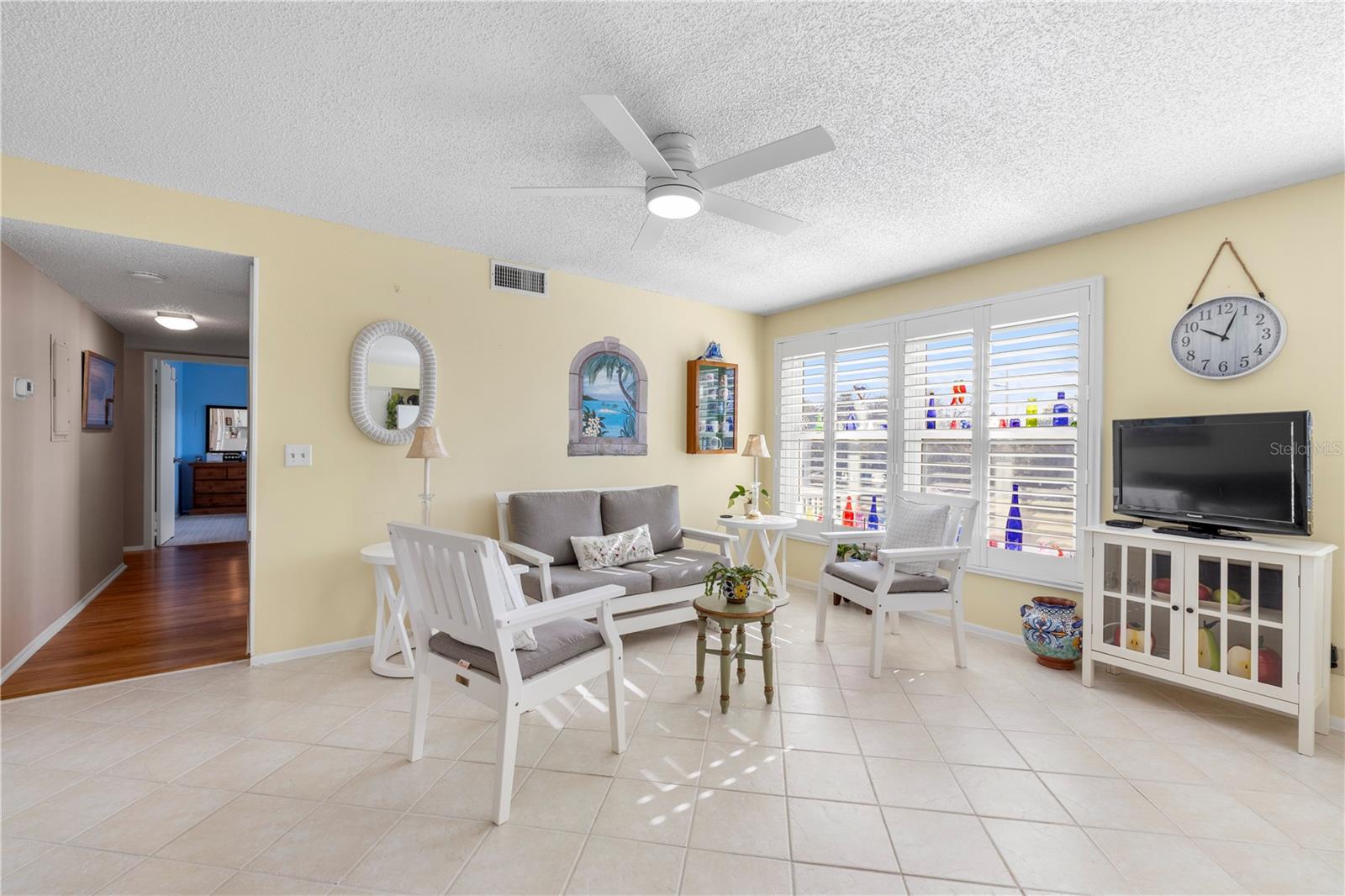 ON TOP OF THE WORLD - Residential