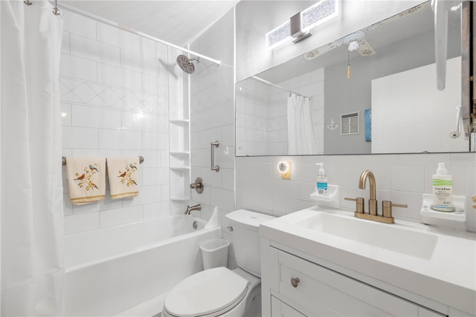 ON TOP OF THE WORLD - Residential