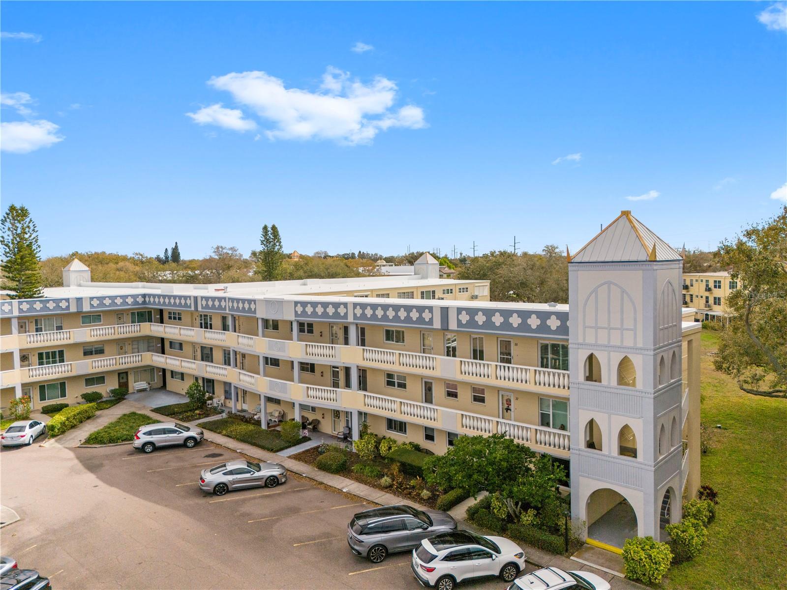 ON TOP OF THE WORLD - Residential