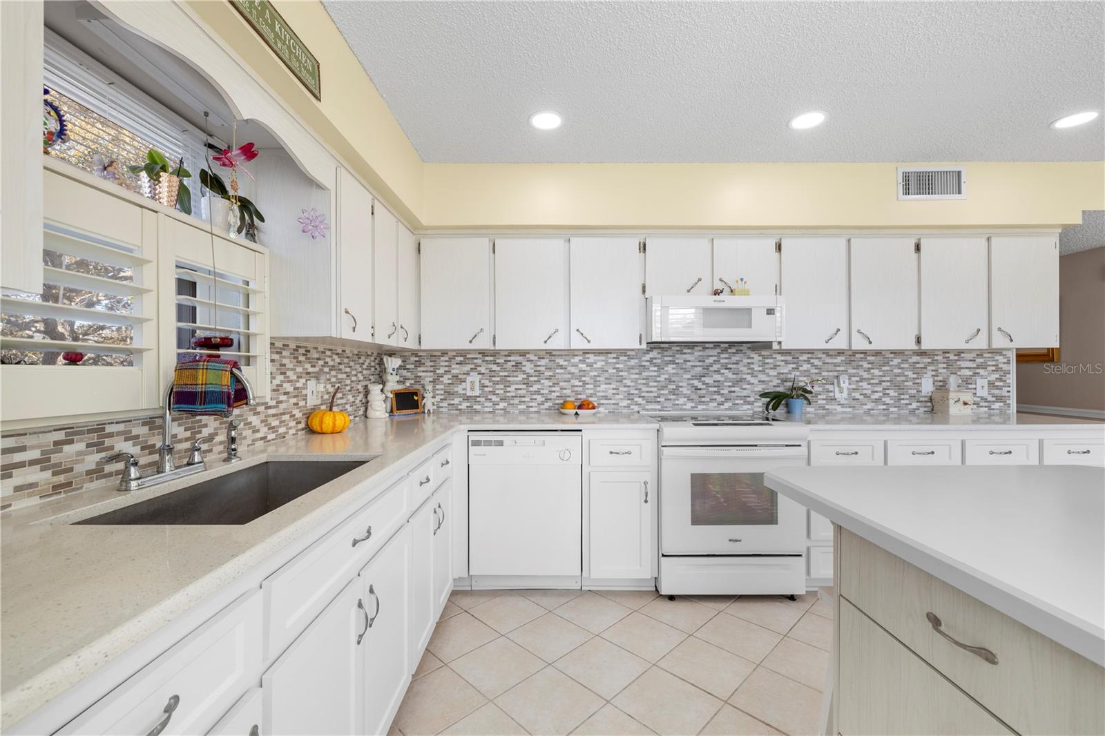 ON TOP OF THE WORLD - Residential