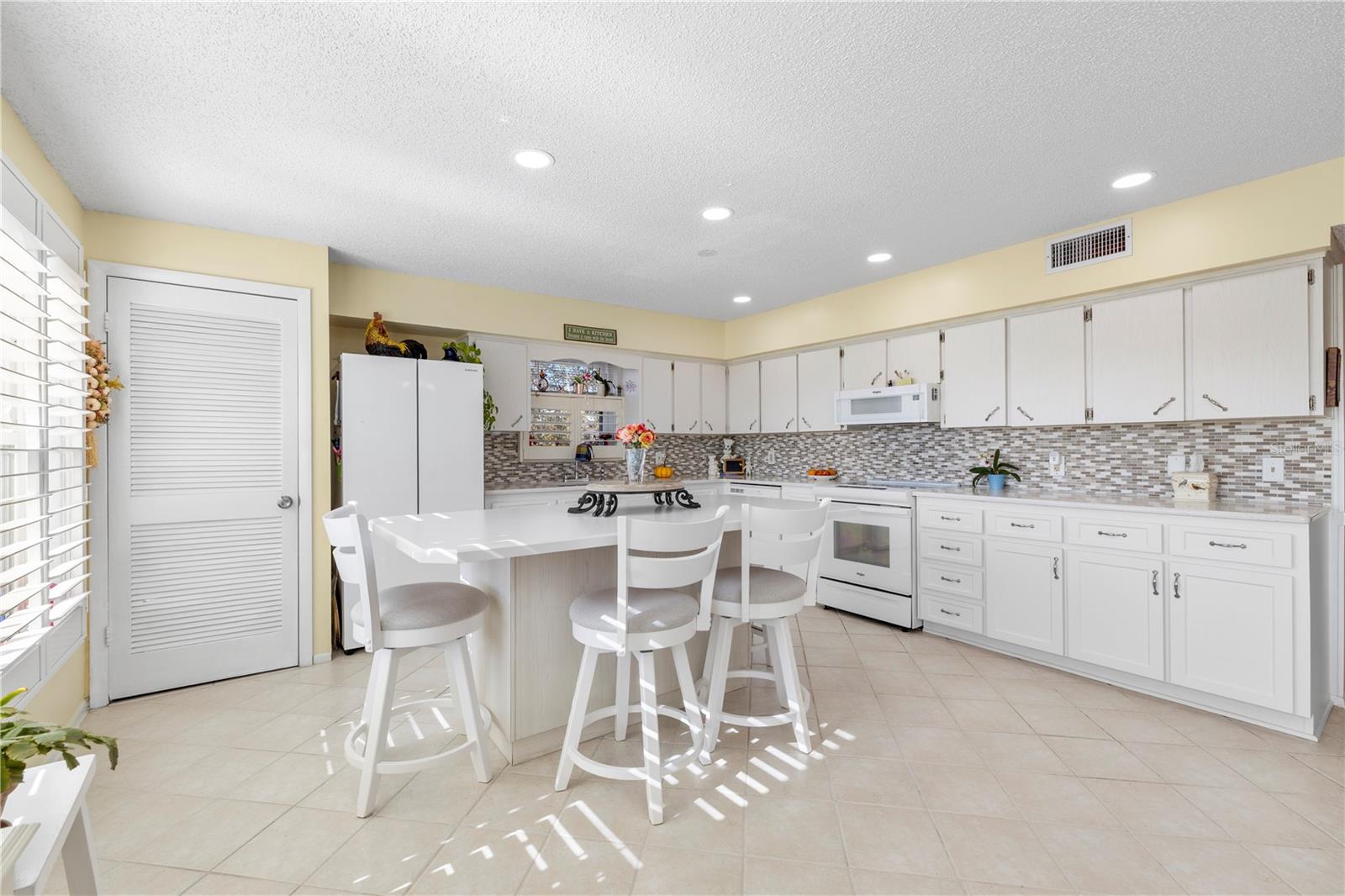 ON TOP OF THE WORLD - Residential