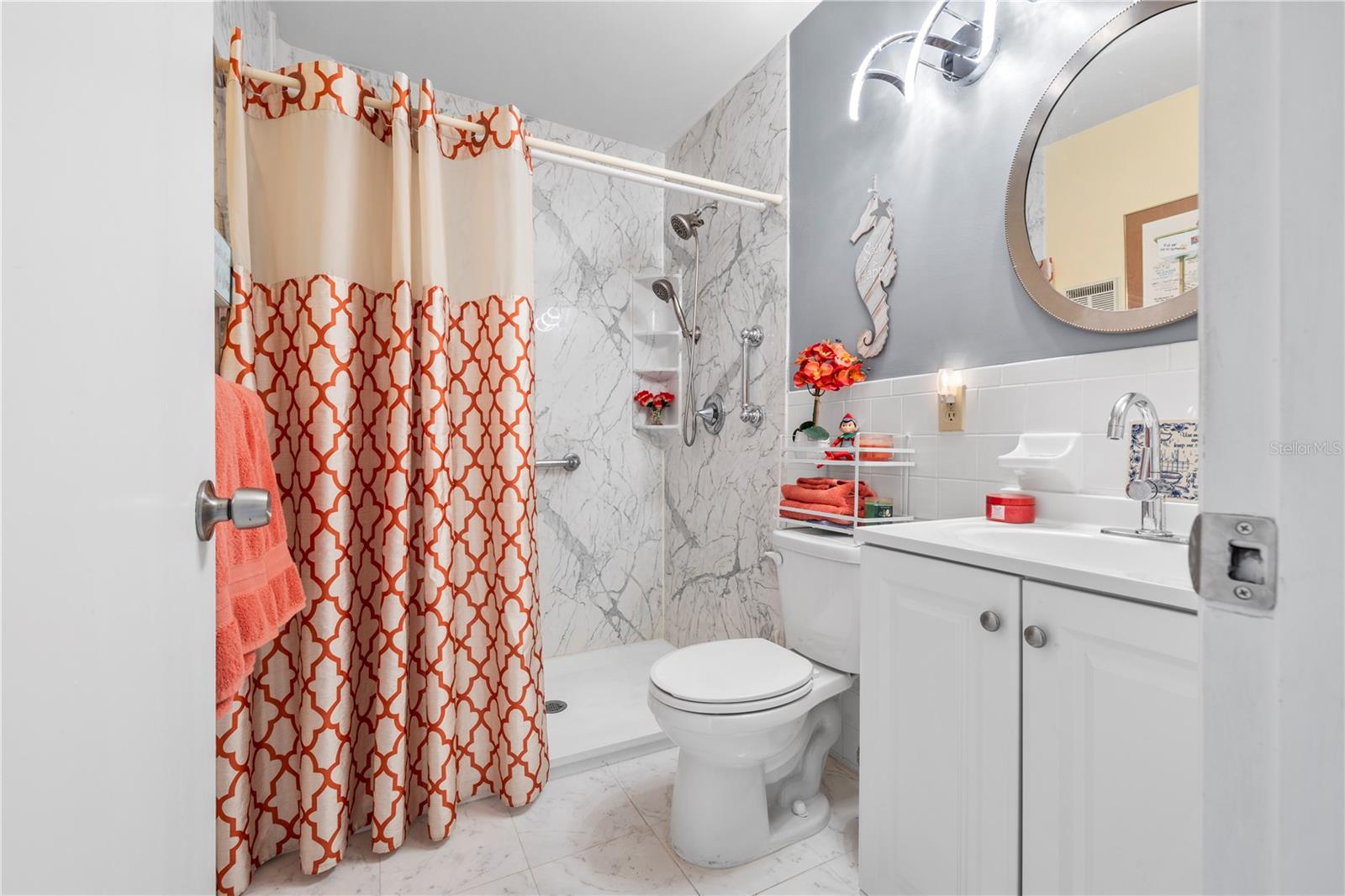 ON TOP OF THE WORLD - Residential