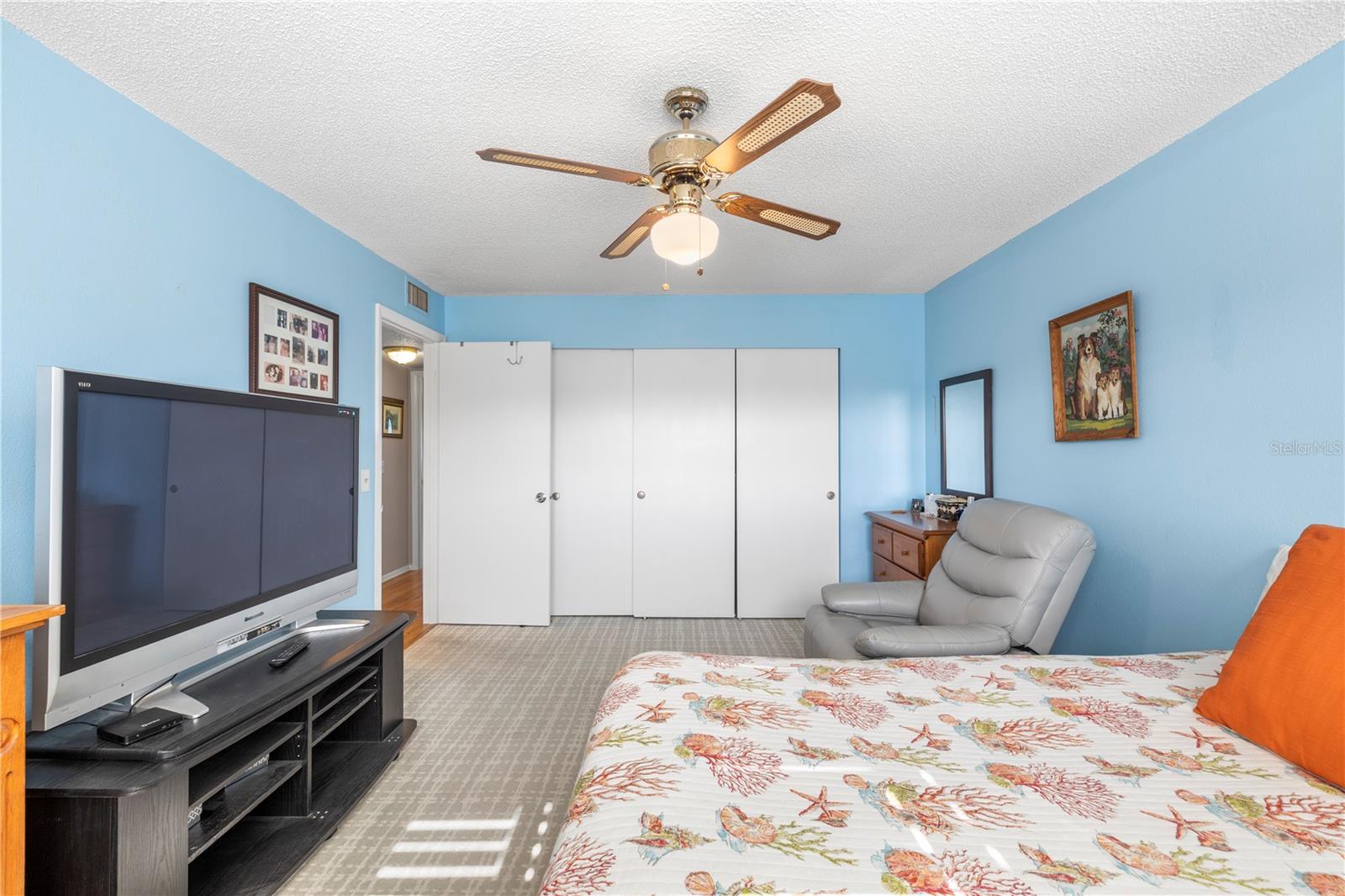 ON TOP OF THE WORLD - Residential