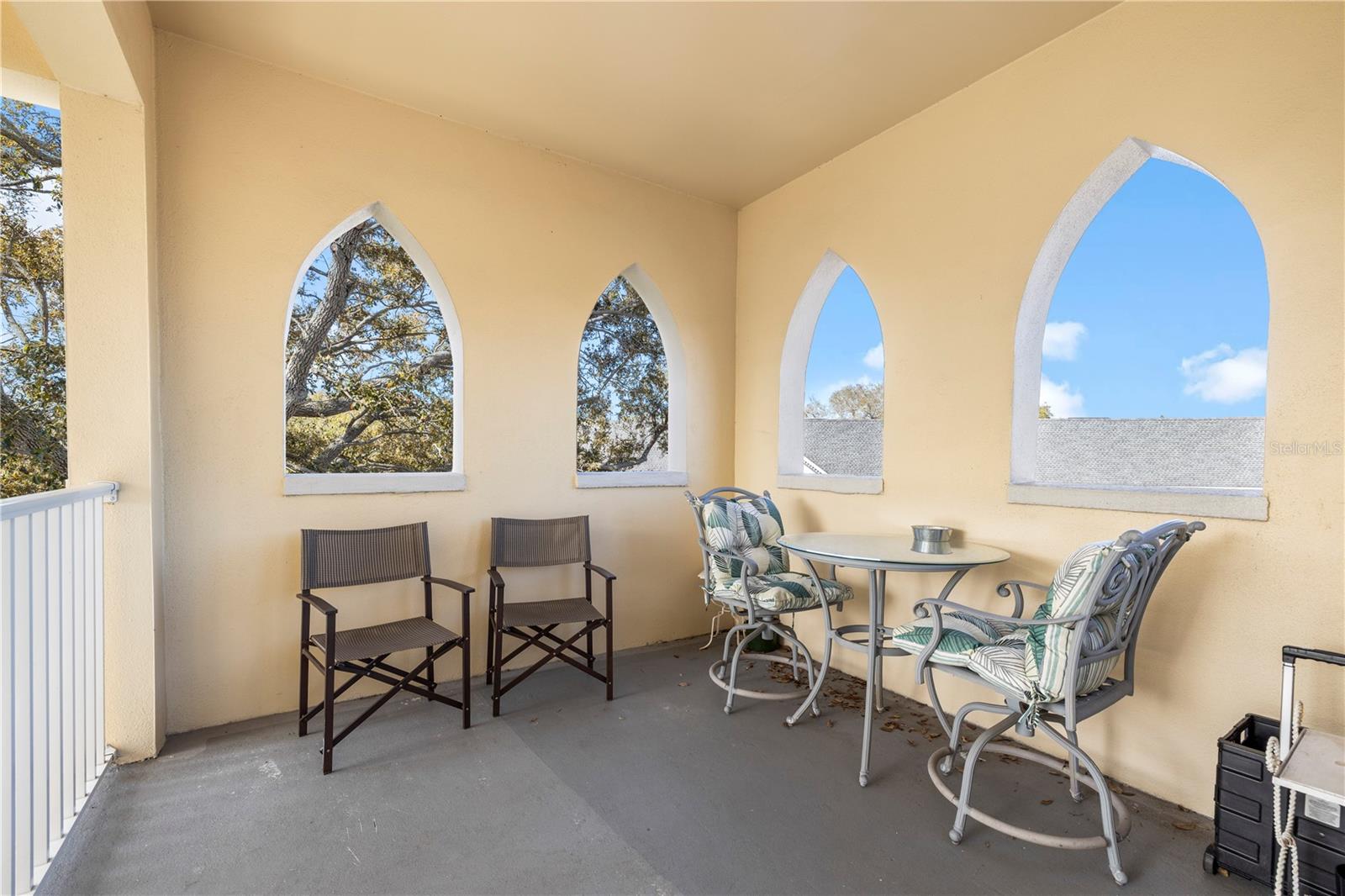 ON TOP OF THE WORLD - Residential