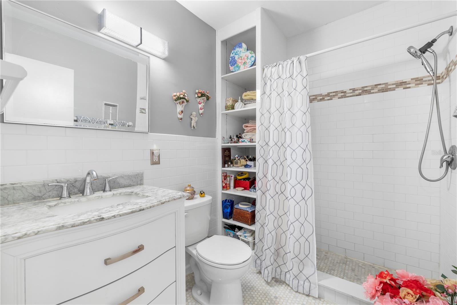 ON TOP OF THE WORLD - Residential