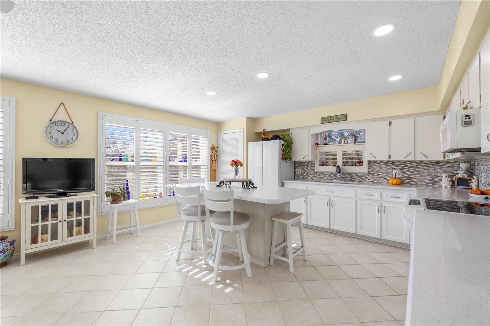 ON TOP OF THE WORLD - Residential