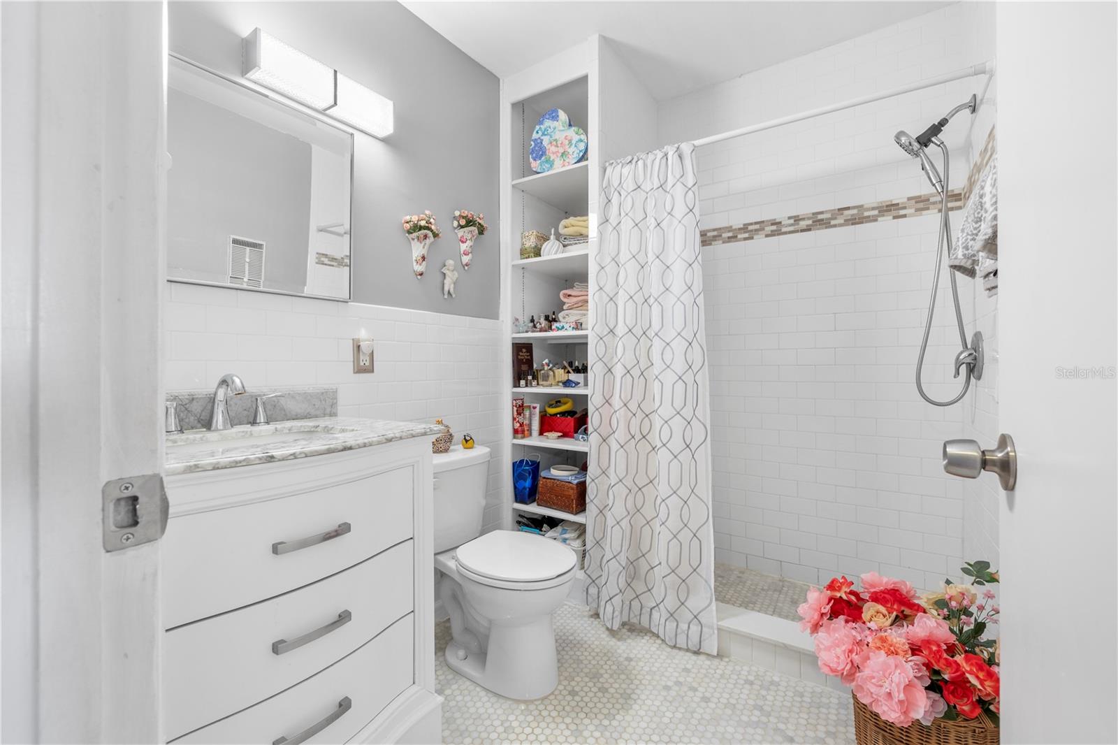 ON TOP OF THE WORLD - Residential