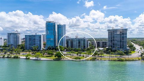 Photo of 707 S Gulfstream Avenue #705, Sarasota, FL 34236 (MLS # A4696016)