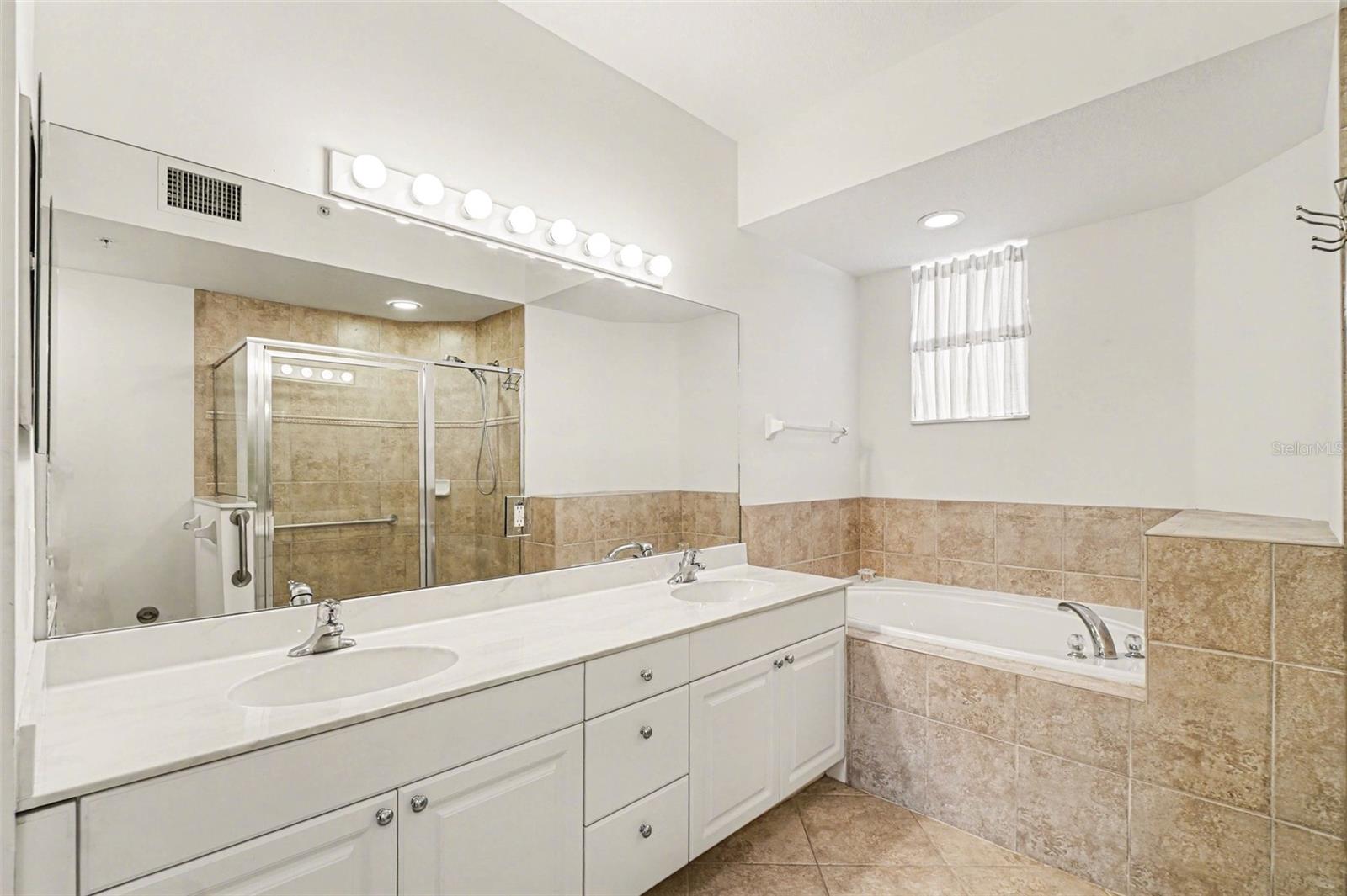 RIVERWOOD - Residential