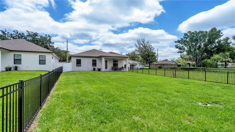 A home in LAKELAND