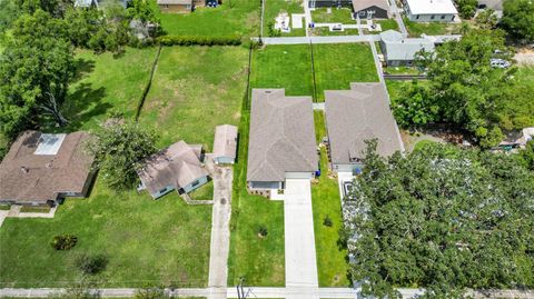 A home in LAKELAND